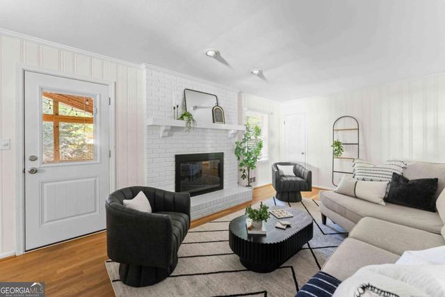 1677 Rochelle Drive, Dunwoody, GA 30338