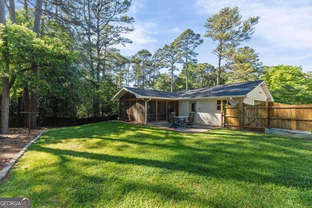 1677 Rochelle Drive, Dunwoody, GA 30338
