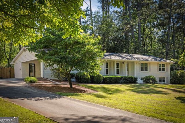 1677 Rochelle Drive, Dunwoody, GA 30338