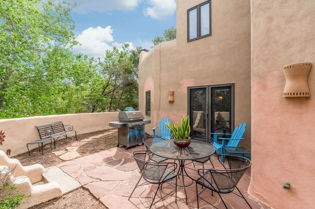 680 La Viveza Court, Santa Fe, NM 87501