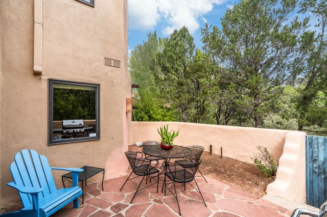 680 La Viveza Court, Santa Fe, NM 87501