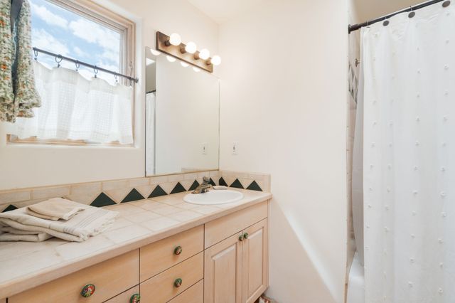 680 La Viveza Court, Santa Fe, NM 87501