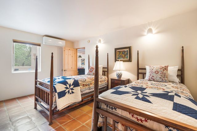 680 La Viveza Court, Santa Fe, NM 87501