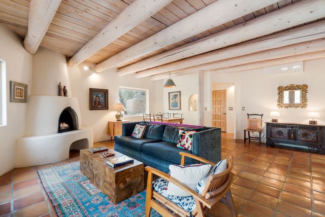 680 La Viveza Court, Santa Fe, NM 87501