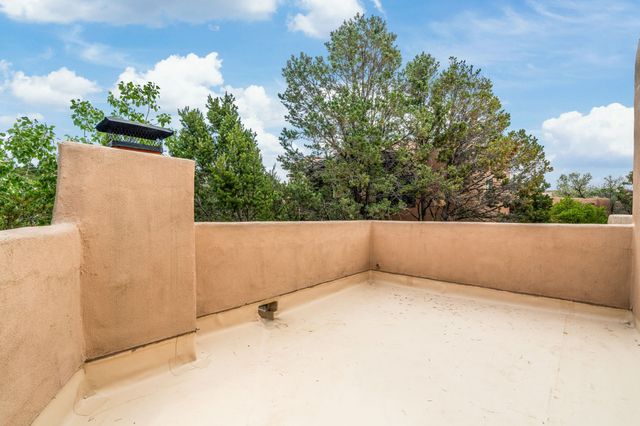 680 La Viveza Court, Santa Fe, NM 87501