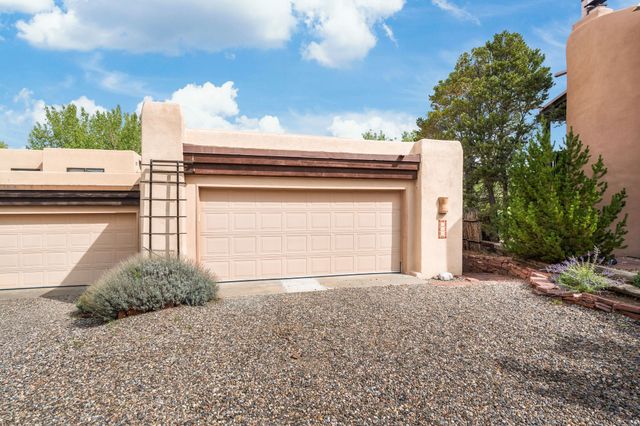 680 La Viveza Court, Santa Fe, NM 87501