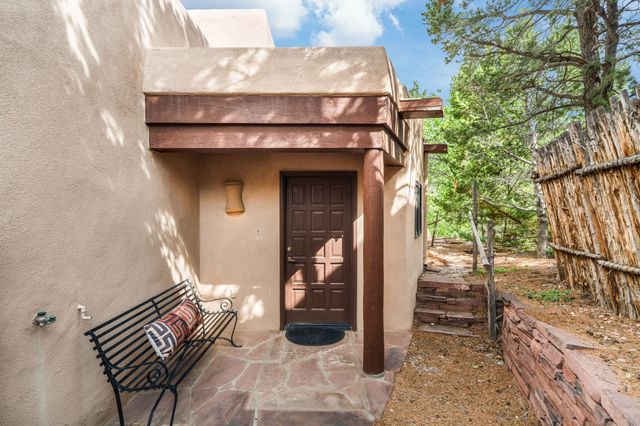 680 La Viveza Court, Santa Fe, NM 87501