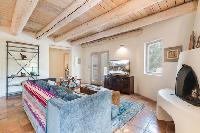 680 La Viveza Court, Santa Fe, NM 87501