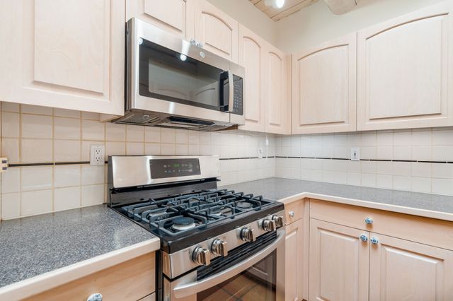 680 La Viveza Court, Santa Fe, NM 87501