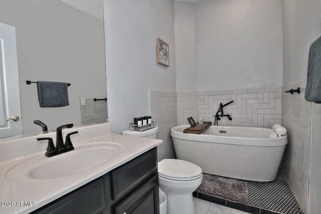 2067 W REMINGTON Drive, Chandler, AZ 85286