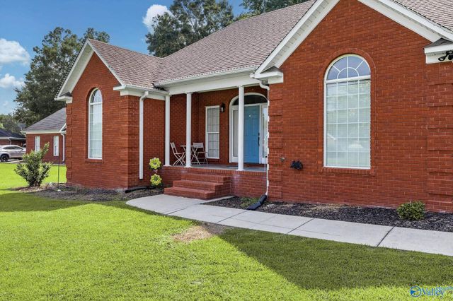 2003 Cedarwood Drive SW, Hartselle, AL 35640