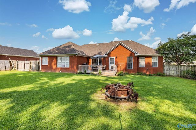 2003 Cedarwood Drive SW, Hartselle, AL 35640