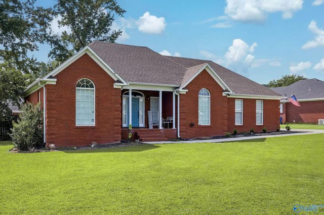 2003 Cedarwood Drive SW, Hartselle, AL 35640