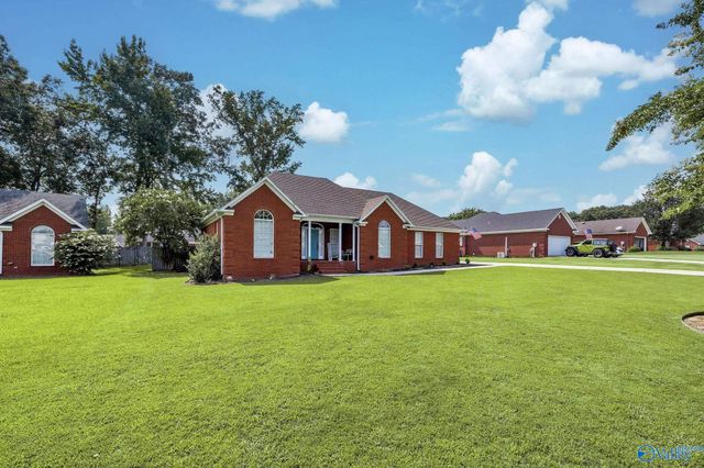 2003 Cedarwood Drive SW, Hartselle, AL 35640