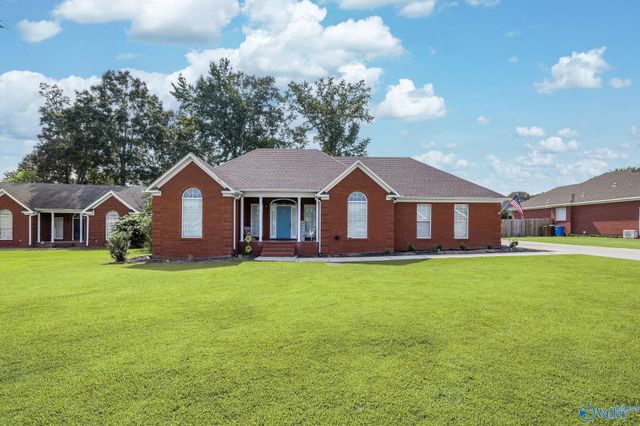 2003 Cedarwood Drive SW, Hartselle, AL 35640
