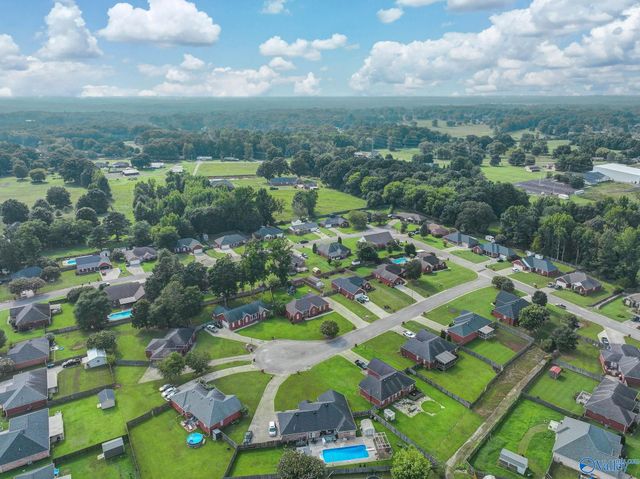 2003 Cedarwood Drive SW, Hartselle, AL 35640