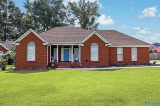 2003 Cedarwood Drive SW, Hartselle, AL 35640