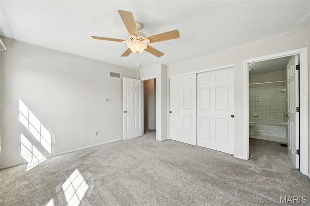 1043 Oakwood Farms Lane, Ballwin, MO 63021