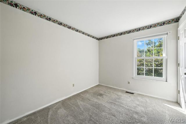 1043 Oakwood Farms Lane, Ballwin, MO 63021