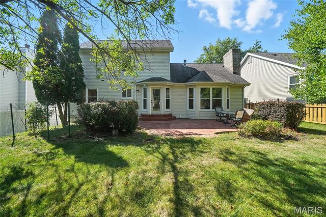 1043 Oakwood Farms Lane, Ballwin, MO 63021