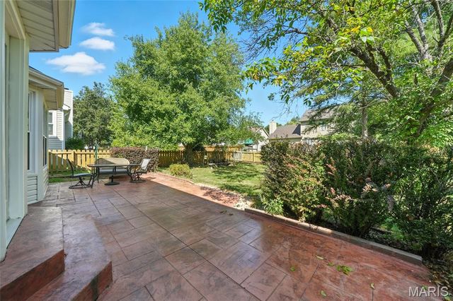 1043 Oakwood Farms Lane, Ballwin, MO 63021