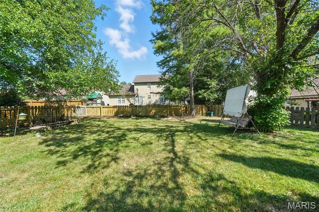 1043 Oakwood Farms Lane, Ballwin, MO 63021