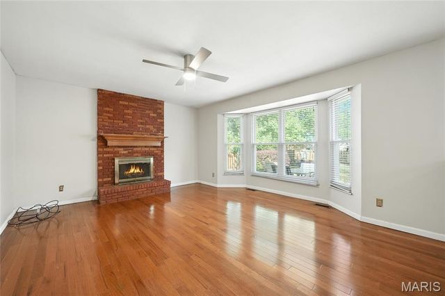 1043 Oakwood Farms Lane, Ballwin, MO 63021