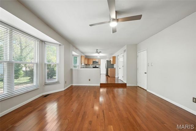 1043 Oakwood Farms Lane, Ballwin, MO 63021