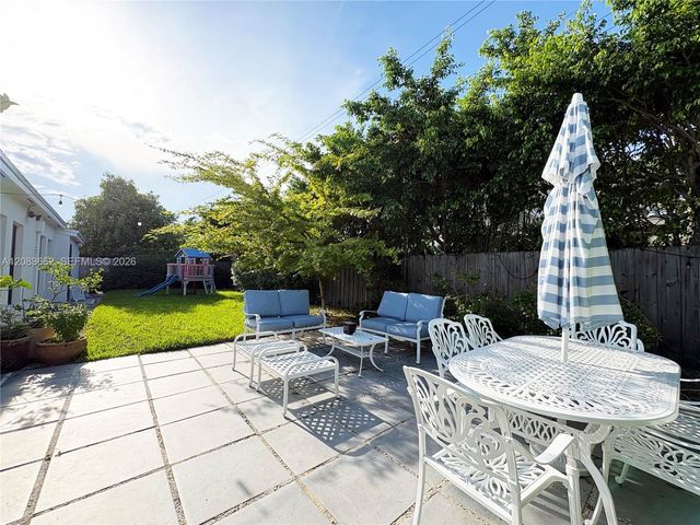 225 W Heather Drive 225, Key Biscayne, FL 33149
