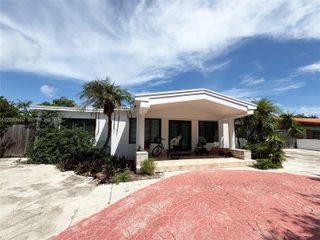 225 W Heather Drive 225, Key Biscayne, FL 33149