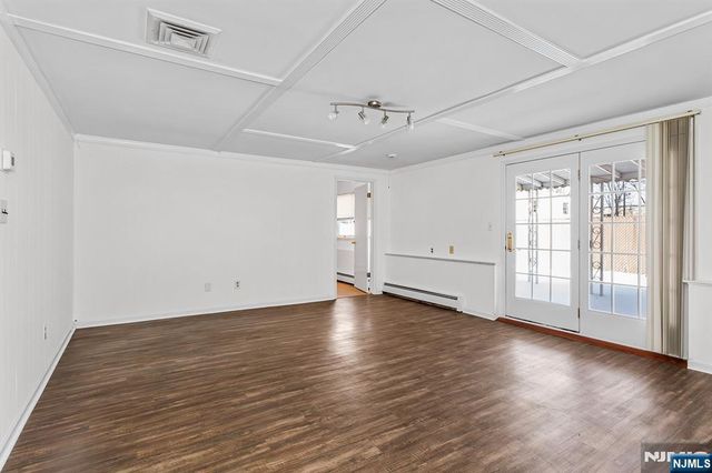 361 54th Street 1, Elmwood Park, NJ 07407