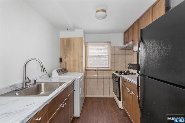 361 54th Street 1, Elmwood Park, NJ 07407