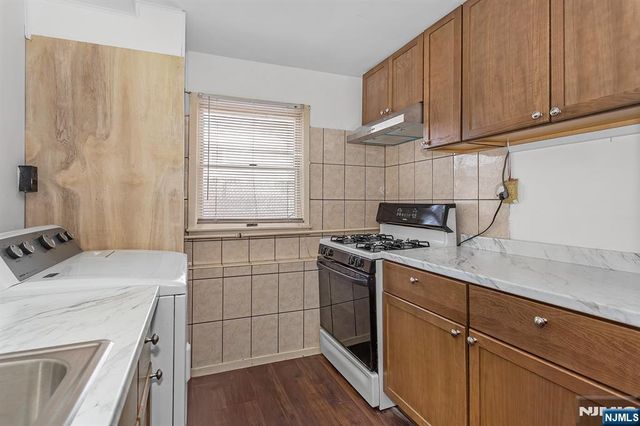 361 54th Street 1, Elmwood Park, NJ 07407