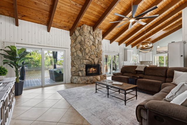 220 SW WILLOW LAKE Trail, Stuart, FL 34997