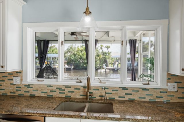 220 SW WILLOW LAKE Trail, Stuart, FL 34997