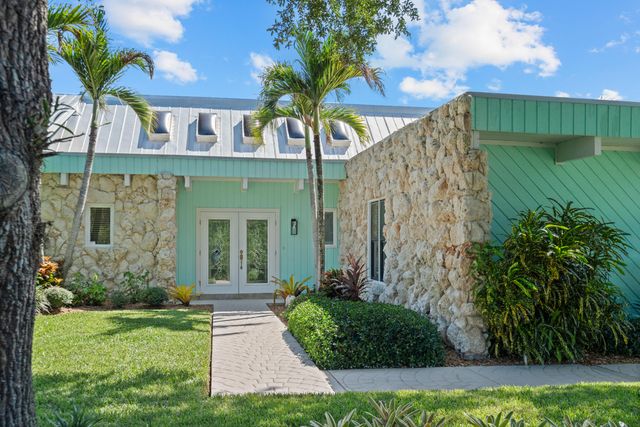 220 SW WILLOW LAKE Trail, Stuart, FL 34997