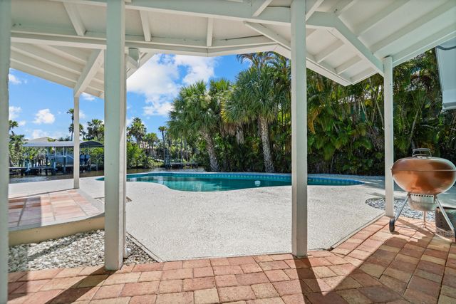 220 SW WILLOW LAKE Trail, Stuart, FL 34997