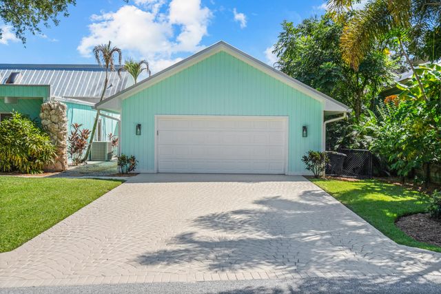 220 SW WILLOW LAKE Trail, Stuart, FL 34997