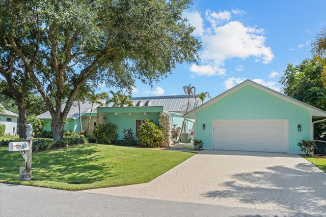 220 SW WILLOW LAKE Trail, Stuart, FL 34997