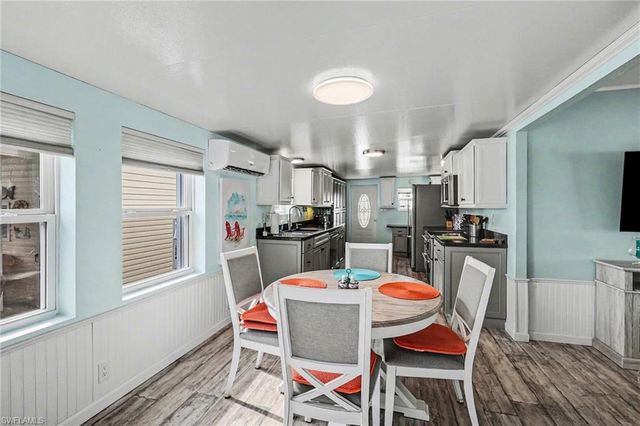 81 Sun CIR, Fort Myers, FL 33905