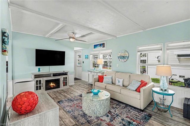 81 Sun CIR, Fort Myers, FL 33905