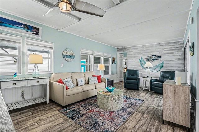 81 Sun CIR, Fort Myers, FL 33905