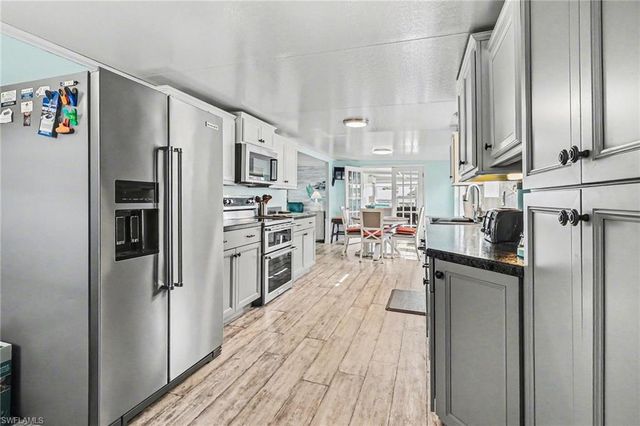 81 Sun CIR, Fort Myers, FL 33905