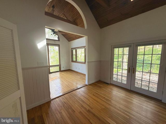 7126 UPPER YORK RD, New Hope, PA 18938