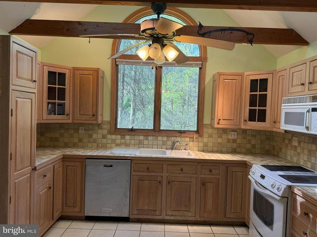 7126 UPPER YORK RD, New Hope, PA 18938