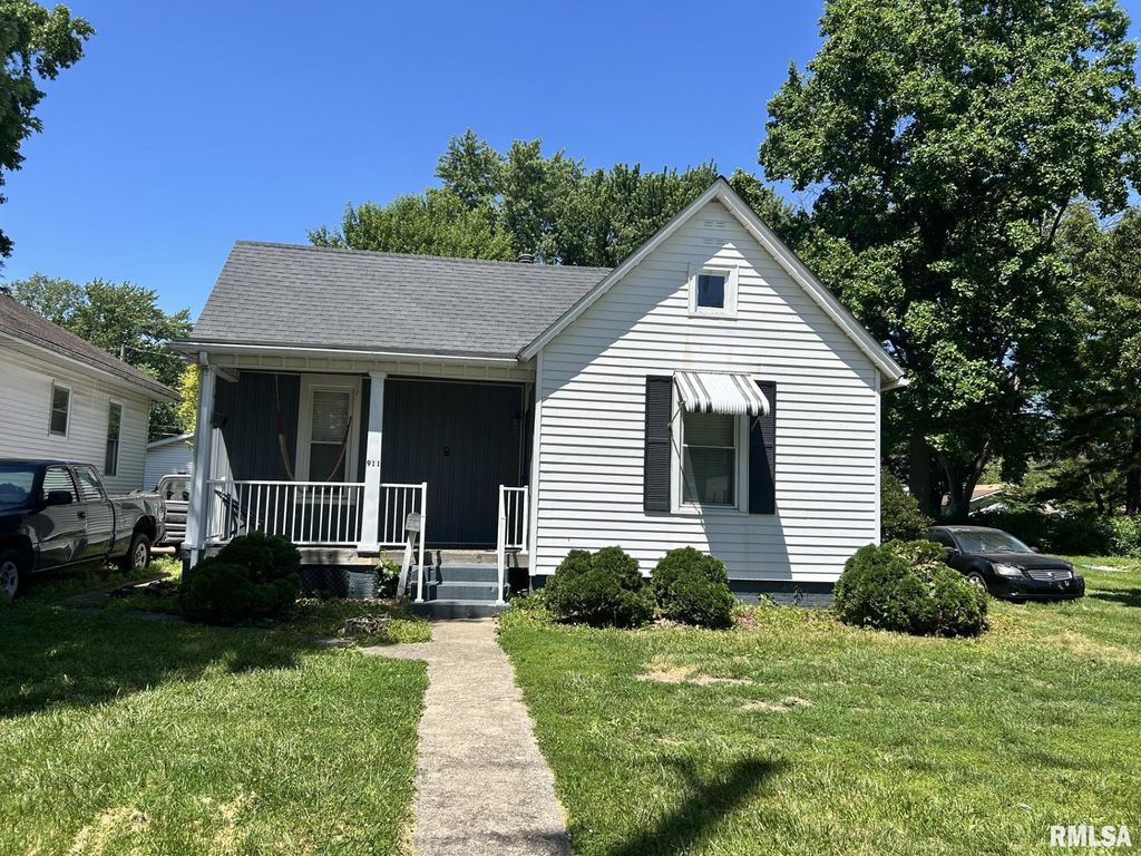 911 N WALNUT Street, Springfield, IL 62702