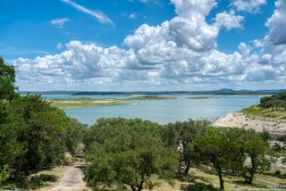 720 Five Oaks, Canyon Lake, TX 78133