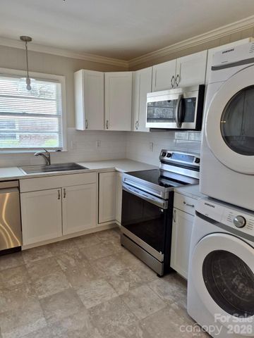 4105 Abbeydale Drive, Charlotte, NC 28205