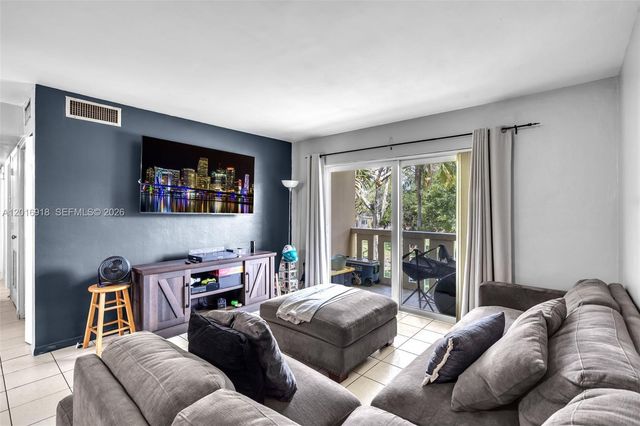 7400 Miami Lakes Dr D205, Miami Lakes, FL 33014