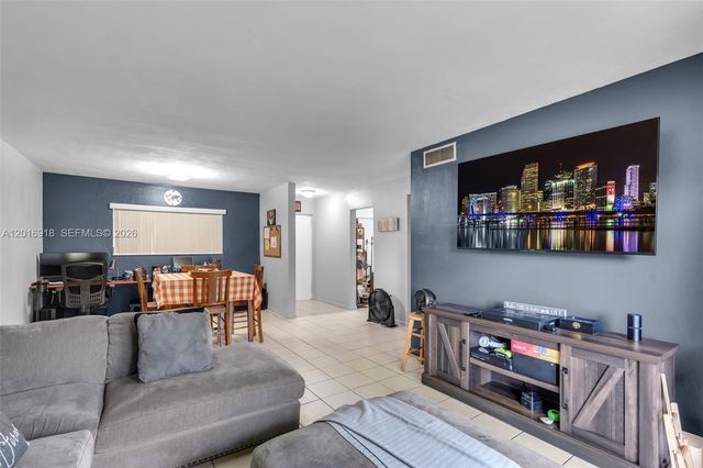 7400 Miami Lakes Dr D205, Miami Lakes, FL 33014